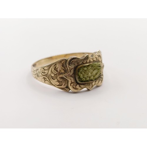 361 - A 9ct gold memorial ring, probably 19th century, ring size P