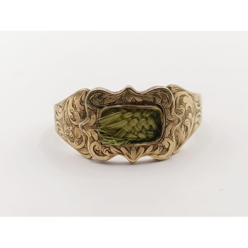 361 - A 9ct gold memorial ring, probably 19th century, ring size P