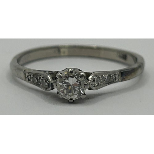 371 - An 18ct white gold and diamond solitaire ring, ring size P