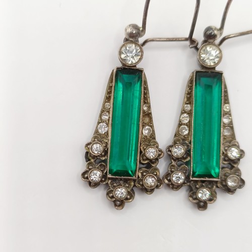 391 - A pair of Art Deco drop earrings