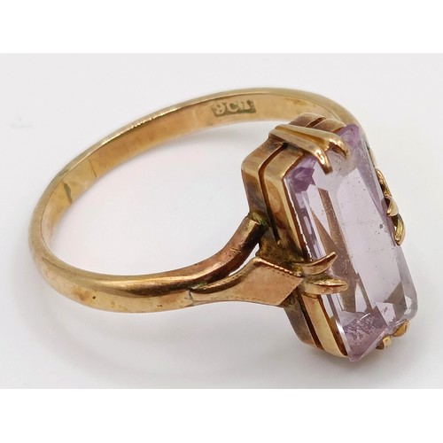 425 - A 9ct gold and pink stone baguette cut ring, ring size O