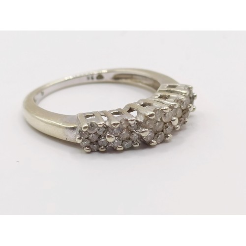 456 - A 9ct gold and diamond stone ring, ring size N