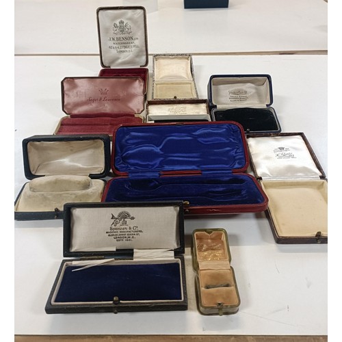 541 - Assorted vintage jewellery boxes (box)