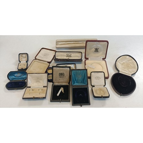 545 - Assorted vintage jewellery boxes (box)