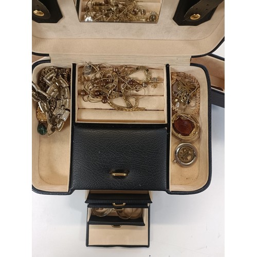 549 - Assorted costume jewellery, in a jewellery box