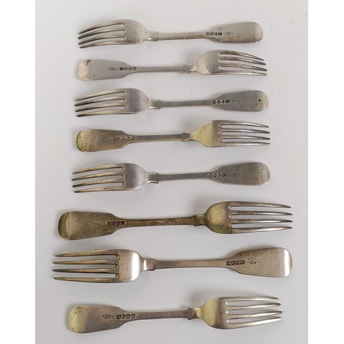 168 - A set of eight Victorian silver fiddle pattern dessert forks, London 1843, 14 ozt