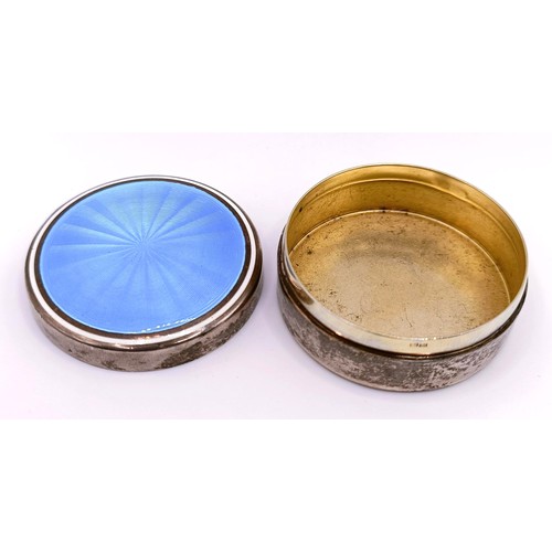 204 - A Continental silver, blue and white enamel pill box, 27.3 g