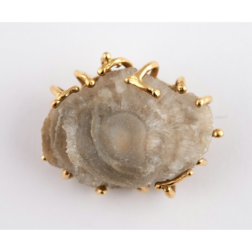 397 - An 18ct gold and quartz abstract brooch