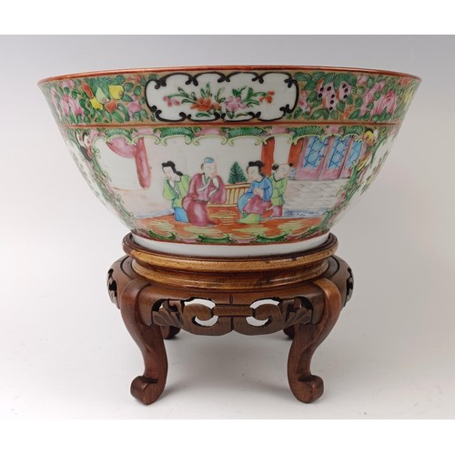 998 - A Chinese famille verte bowl, on a wooden stand, 27 cm diameter