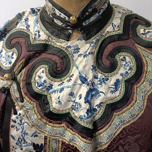 989 - A vintage Chinese robe, collar and sleeves embroidered blue and white flowers, and exotic birds