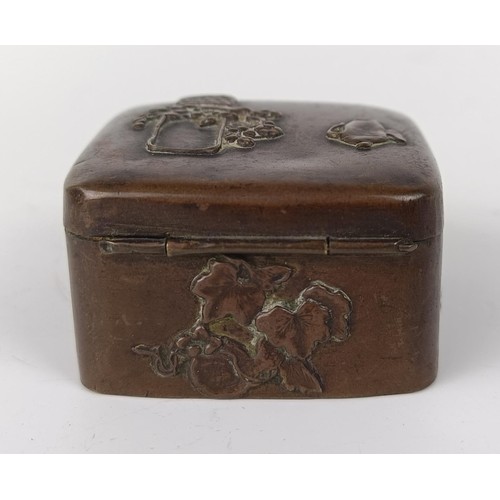 1002 - A Japanese bronze box, 4.5 cm wide...