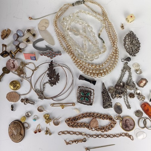 652 - A paste set brooch, a gold plated bracelet, and assorted other costume jewellery, in an oak jeweller...