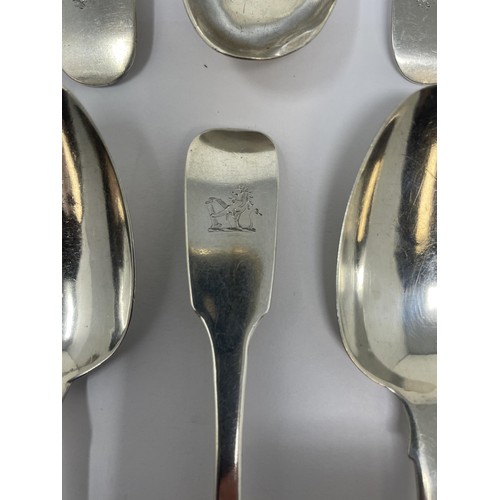 221 - A set of twelve Irish Victorian fiddle pattern dessert spoons, W O Cohen, Dublin 1884, 9.24 ozt