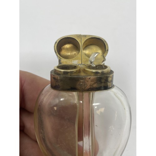 207 - A rare Sampson Mordan viniagrette/double scent bottle, 9 cm