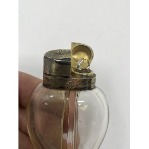 207 - A rare Sampson Mordan viniagrette/double scent bottle, 9 cm