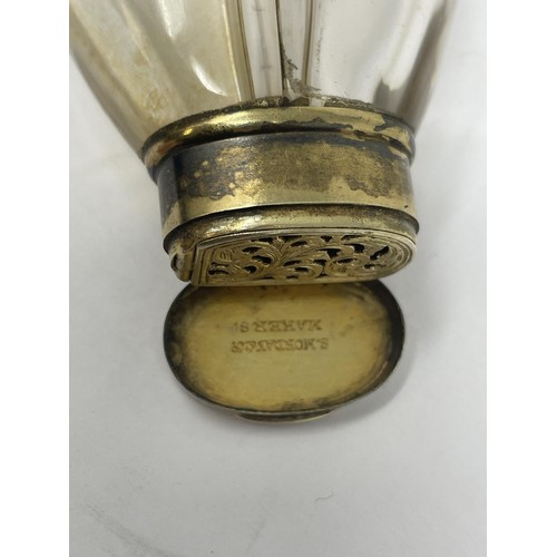 207 - A rare Sampson Mordan viniagrette/double scent bottle, 9 cm