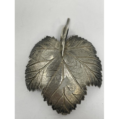 200 - A George III novelty caddy spoon, in the form of a leaf, London 1817