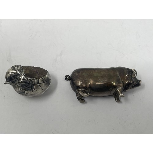 195 - A novelty silver pin cushion, in the form of pig, 5 cm wide, another in the form of a chick (2)