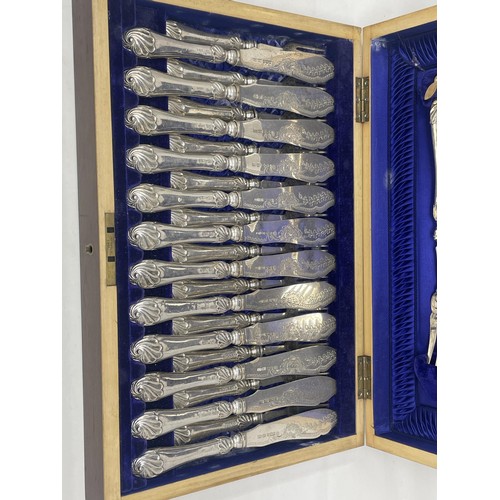 172 - An Edward VII silver twelve piece fish set, Sheffield 1905, handles filled, cased