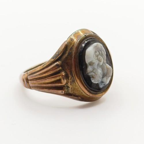 443 - A yellow coloured metal and cameo ring, carved a portrait of a bearded man, ring size O