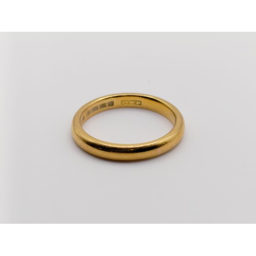 452 - A 22ct gold wedding band, ring size K, 4.2 g