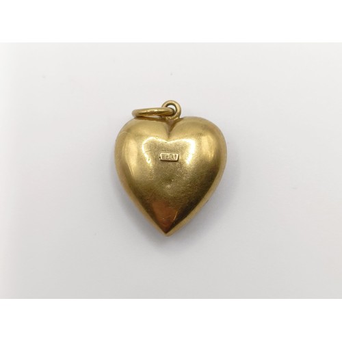 454 - A 9ct gold and seed pearl heart shape pendant, 3 g (all in)