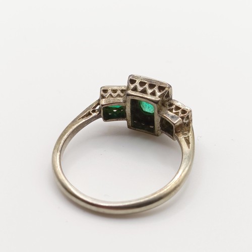 471 - An 18ct gold, platinum, emerald and diamond ring, ring size K