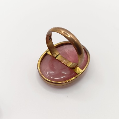 477 - A pink quartz plaque ring, ring size K, and a 10ct gold and green stone ring, ring size J (2)