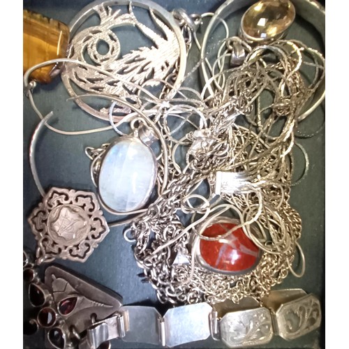 571 - Assorted silver and silver coloured metal costume jewellery