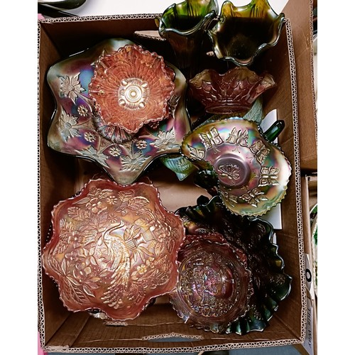 1124 - Assorted Carnival glass, and related books and pamphlets (box)...