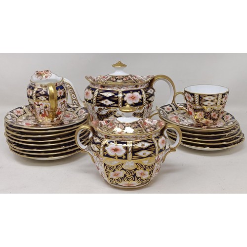 1127 - A Royal Crown Derby Imari pattern tea set, comprising teapot, sucrier, cream jug, sugar bowl, eleven...