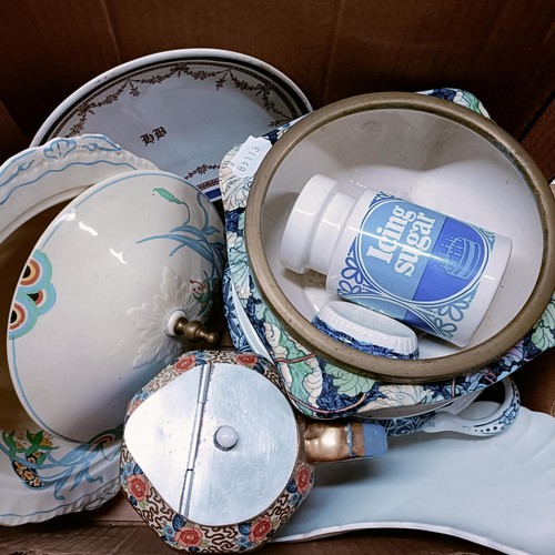 1132 - Assorted vintage ceramic kitchenwares, to include Carlton, ironstone and a jelly mold...