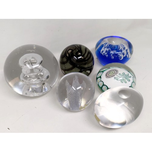 1163 - Assorted glass paperweights