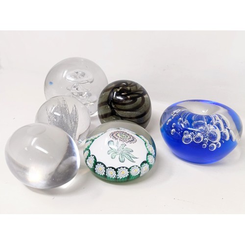 1163 - Assorted glass paperweights