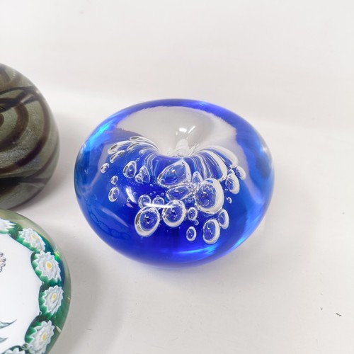 1163 - Assorted glass paperweights