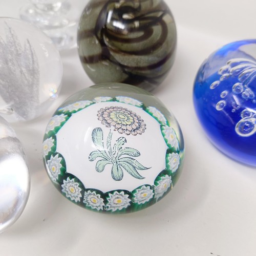 1163 - Assorted glass paperweights