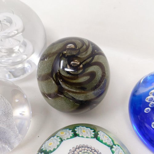 1163 - Assorted glass paperweights