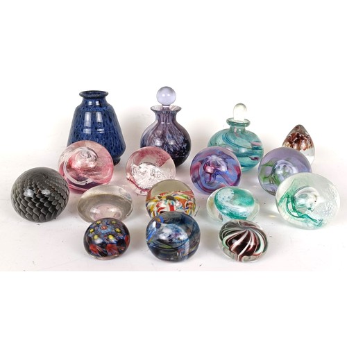 1144 - Assorted paperweights and art glass (box)...