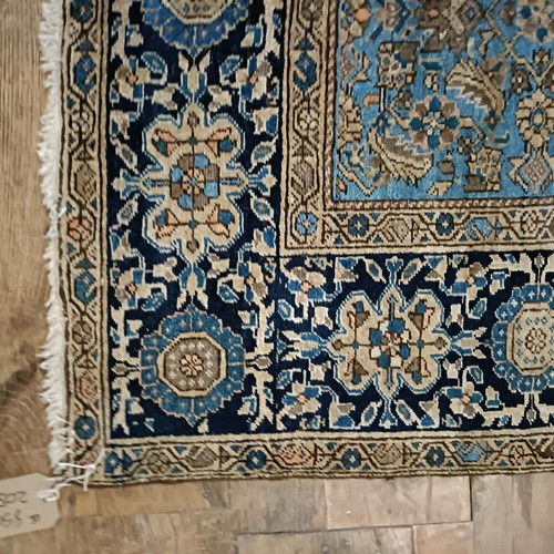 1291 - A Persian rug, 205 x 133 cm