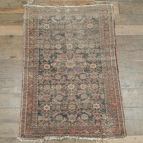 1294 - A Persian rug, 146 x 105 cm