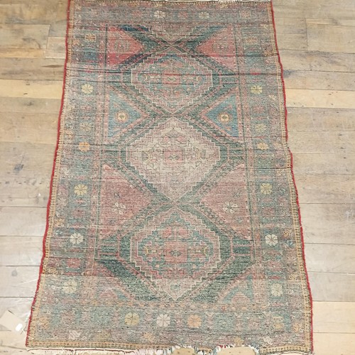 1305 - A Hamadan rug, 268 x 132 cm