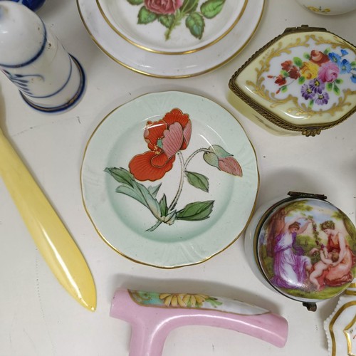 1261 - Assorted miniature ceramic items to include Meissen, Royal Worcester, a parasol handle and a candle ... 