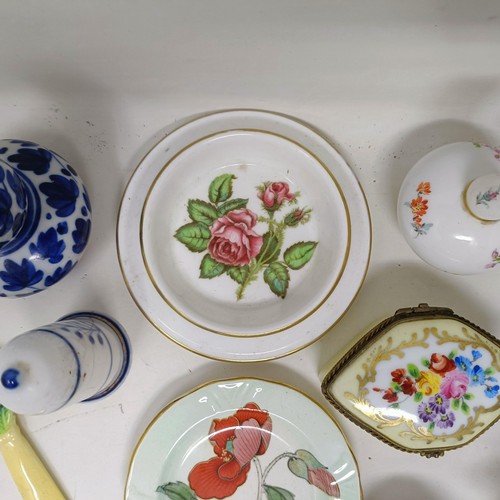 1261 - Assorted miniature ceramic items to include Meissen, Royal Worcester, a parasol handle and a candle ... 