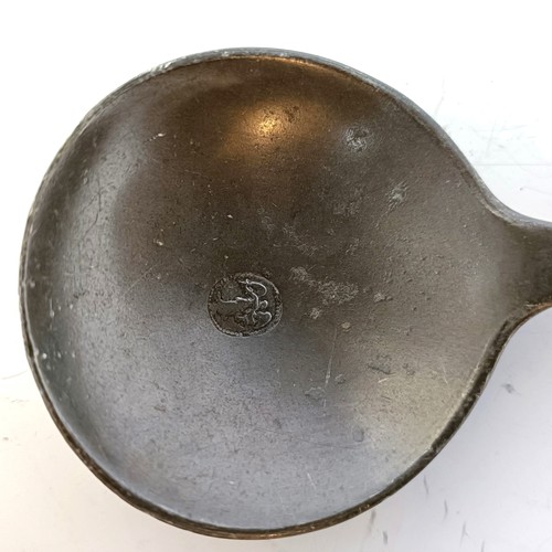 1250 - A pewter spoon, with figural finial