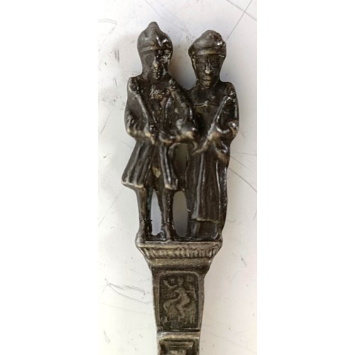 1250 - A pewter spoon, with figural finial