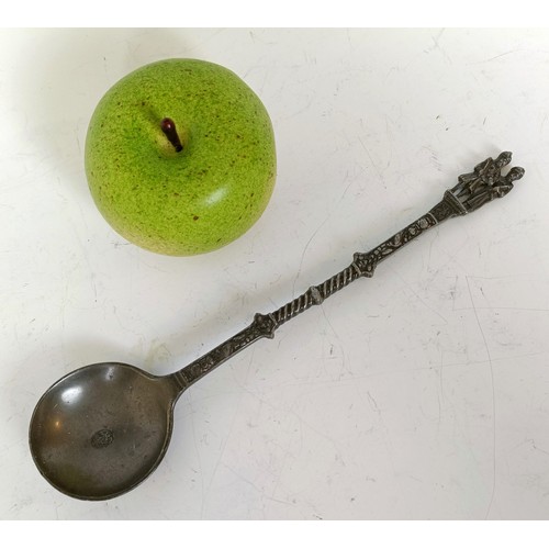 1250 - A pewter spoon, with figural finial