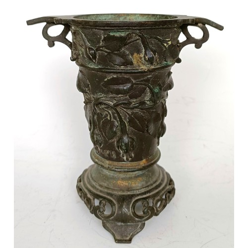 1251 - A bronze vase, in the Oriental manner, decorated flowers, 12 cm high