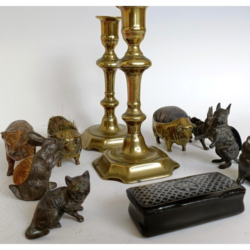 1252 - A pair of 18th century brass candlesticks, 18.5 cm high, various animal pen wipes and other items (b... 