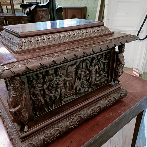 1327 - An unusual carved mahogany Grand Tour type casket, with a lift off lid, with monopodia corner suppor... 