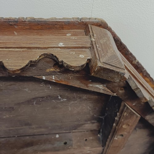 1316 - A Victorian carved oak octagonal library table, on a carved column support to a shaped base, 140 cm ... 